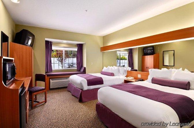 Stay Beyond Inn & Suites Elma Quarto foto